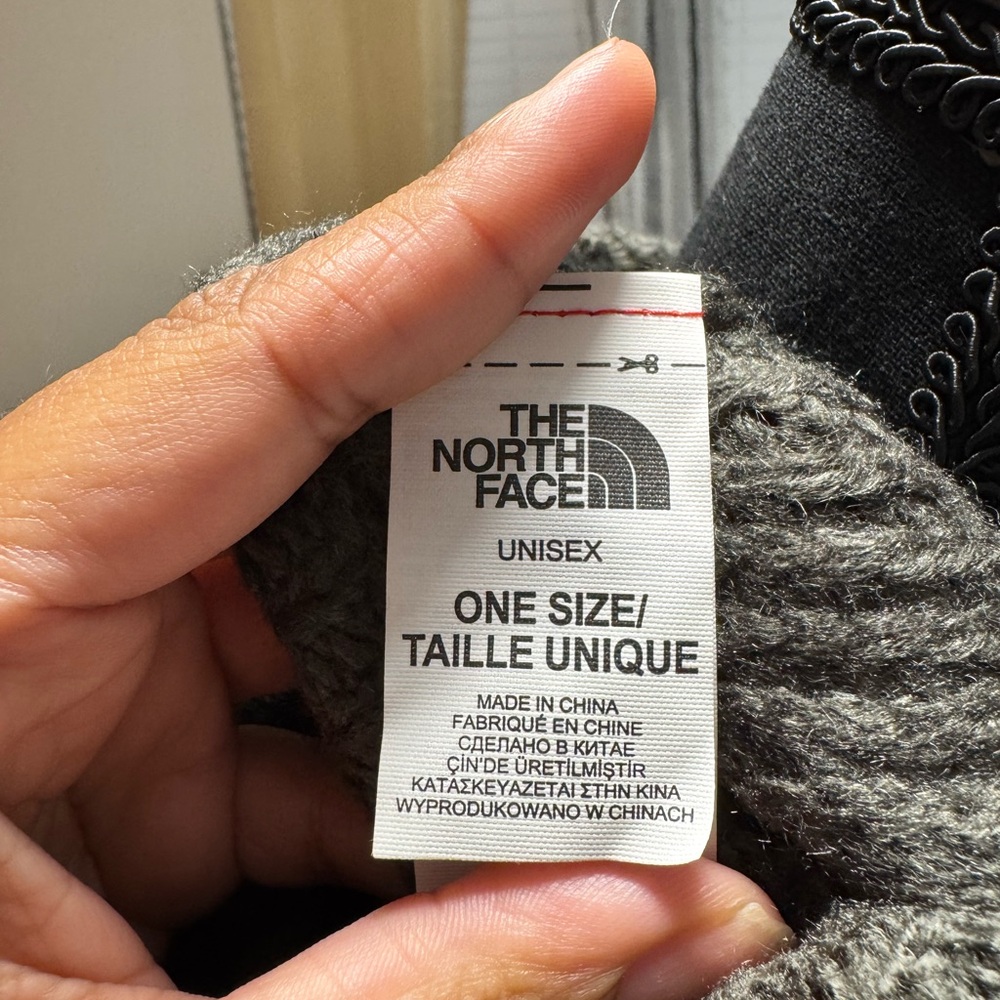 The North Face Gradient Gray Knit Infinity Scarf - Unisex One Size - Picture 3 of 4
